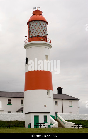 Souter Point Lighthouse in Tyne and Wear, England. Der rote-weißen Leuchtturm steht nördlich von Sunderland. Stockfoto