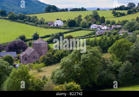 Außenseite des St. Michaels Kirche Garway Herefordshire England UK im 12. Jahrhundert von den Tempelrittern gegründet Stockfoto