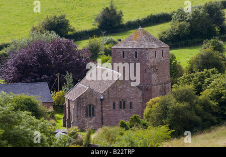 Außenseite des St. Michaels Kirche Garway Herefordshire England UK im 12. Jahrhundert von den Tempelrittern gegründet Stockfoto