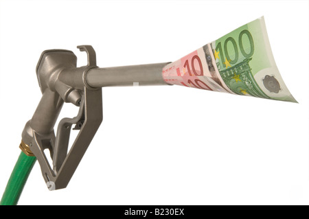 Nahaufnahme der Kraftstoffpumpe mit Euro-Scheine herauskommen Stockfoto
