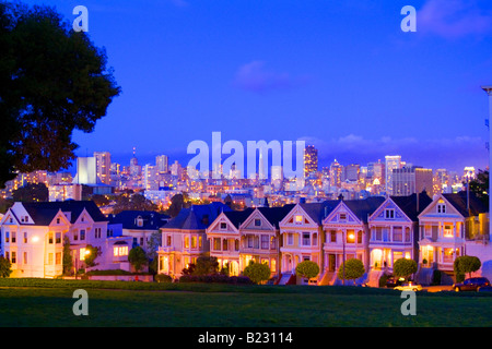 Gebäude in der Stadt bei Nacht, San Francisco, Kalifornien, USA Stockfoto