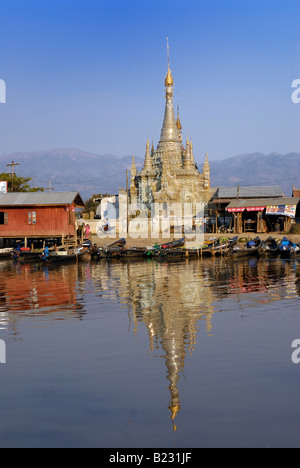 Pagode am Flussufer Nyaung Shwe Shan-Staat von Myanmar Stockfoto