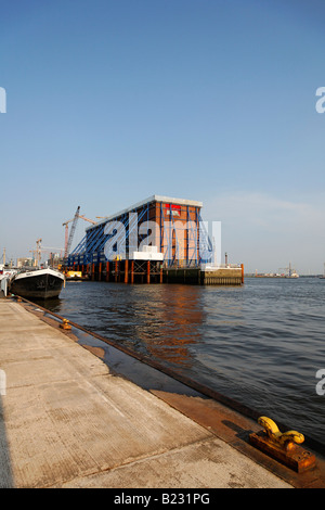 Krane auf Baustelle Elbphilharmonie, HafenCity, Elbe River, Speicherstadt, Hamburg, Deutschland Stockfoto