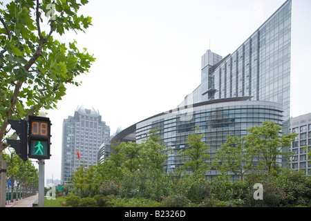 Ampel vor Gebäude Stockfoto