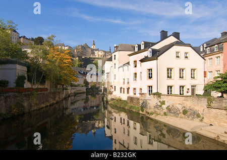 Canal fließt durch die Stadt, Fluss Alzette, Luxemburg, Luxemburg Stockfoto