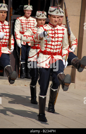 Wachablösung außerhalb der Präsidentschaft Gebäude in Sofia, Bulgarien. Stockfoto