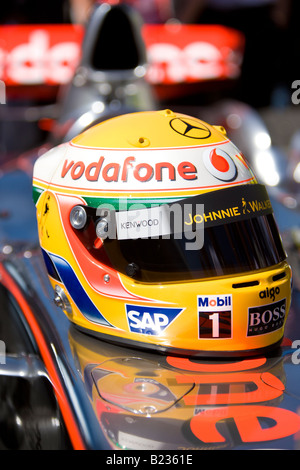 Formel 1Lewis Hamilton auf Mclaren Auto Helm Stockfoto