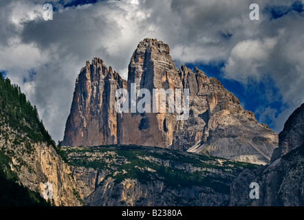 Nordwand der Tre Cime di Lavaredo (Drei Zinnen), in der Nähe von Cortina d ' Ampezzo, Dolomiten, Italien Stockfoto