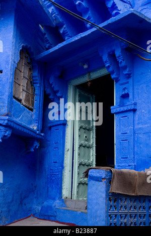 Blau gemalte Haus im Quartier traditionell Brahmane von Jodhpur, Rajasthan Indien Stockfoto