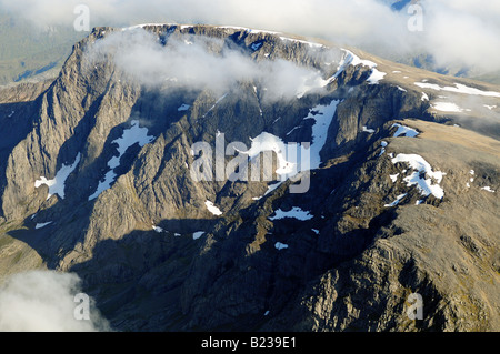 Luftaufnahme des Ben Nevis, der höchste Berg in Großbritannien. Stockfoto