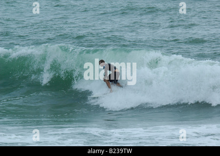 Wellenreiten, Surfer am Kalim Beach, nördlich von Patong, Phuket, thailand Stockfoto