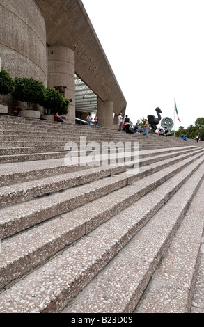 Touristen vor auditorium Stockfoto