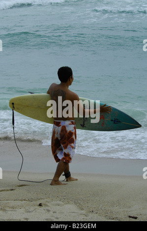 Surfen in Phuket, Kalim Beach, nördlich von Patong, Phuket, thailand Stockfoto