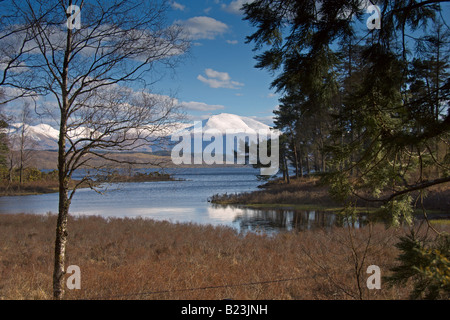 Blick nach Norden über Loch Lochy nach Nevis Range Mountains Fort William Highland Region Schottland April 2008 Stockfoto