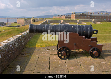 Auf der Suche von Fort George nach Moray Firth Kanone Nairn Inverness Highland Region Schottland April 2008 Stockfoto