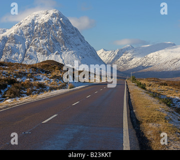 Der Weg zum Glencoe vorbei Buachaille Etive Mor von Rannoch Moor Highland Region Schottland Stockfoto