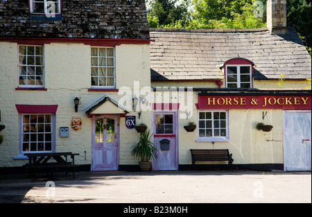 Eine typische englische Dorfkneipe oder Gasthof in Ashton Keynes, Wiltshire, England, UK Stockfoto