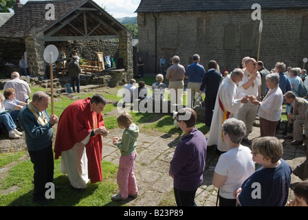 Bischof John Arnold Padley Märtyrer jährliche Pilgerfahrt, padley Kapelle, Hope Valley, Peak District, Derbyshire, Grindleford. Römisch-katholische Heilige Kommunion. Stockfoto