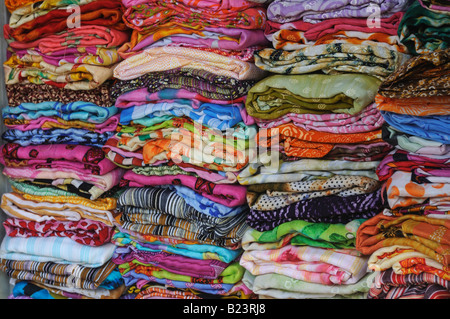 Kleidung zusammengefasst Zentralmarkt Mauretanien Nouakchott West-Afrika Stockfoto