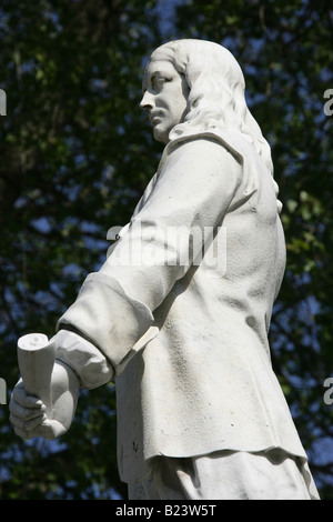 Stadt von Kingston upon Hull, England. Nahaufnahme des Dichters Andrew Marvell Statue in Hull Marktplatz. Stockfoto