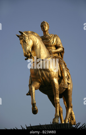 Stadt von Kingston upon Hull, England. Gold blätterte Reiterstandbild von König William IV befindet sich am Marktplatz von Hull. Stockfoto