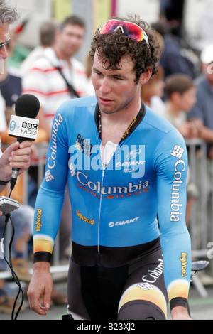 Britischer Radrennfahrer Mark Cavendish des Radteams Columbia interviewt nach 2008 Tour De France Zeitfahren in Cholet Stockfoto