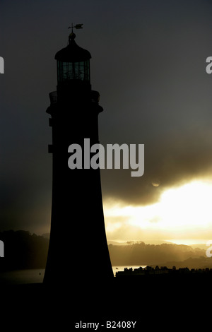 Stadt von Plymouth, England. Blick auf den Sonnenuntergang von John Smeatons Eddystone Leuchtturm befindet sich auf der Hacke mit Blick auf Plymouth Sound. Stockfoto