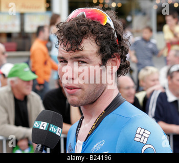 Britischer Radrennfahrer Mark Cavendish des Radteams Columbia interviewt nach 2008 Tour De France Zeitfahren in Cholet Stockfoto