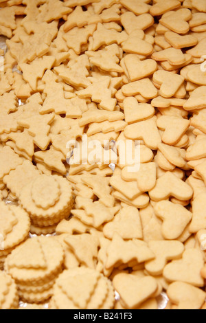 Weihnachtsplätzchen aus dem Teig kulinarisches Hintergrundbild HD-Bilder Fotos Verkauf für auf Alamy Overhead-Vertikates Format in USA US hochauflösend Stockfoto