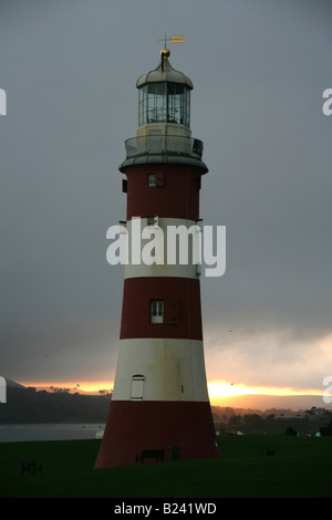 Stadt von Plymouth, England. Blick auf den Sonnenuntergang von John Smeatons Eddystone Leuchtturm befindet sich auf der Hacke mit Blick auf Plymouth Sound. Stockfoto