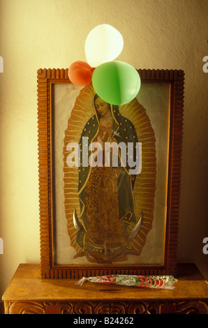 Porträt der Jungfrau von Guadalupe dekoriert für Dia De La Virgen de Guadalupe Urlaub, Patzcuaro, Michoacan, Mexiko Stockfoto