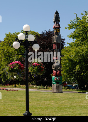 Totempfahl auf Parlament Gelände #62808 112529 Stockfoto