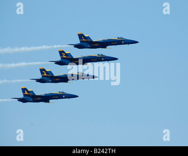 Blue Angels F18 jets 1 bis 4 in einer sehr engen Formation an einem Fleet Week 2006 San Francisco CA Stockfoto