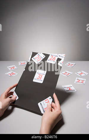 Eine Person, die Kalenderdaten Stockfoto