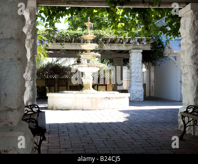 Wasser-Brunnen in einer geschützten Terrasse Umgebung in Mt. Dora, Florida Stockfoto