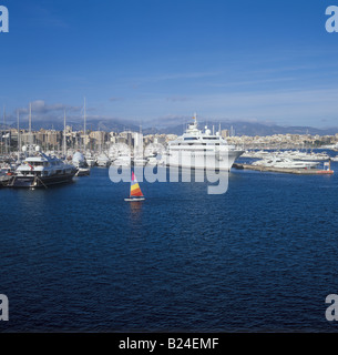 Szene im Club de Mar Yachting Marina Lady Moura super Yacht Windsurfer Palma De Mallorca Balearen Spanien 1999 Stockfoto