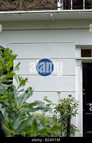 London Grafschaftsrat blaue Plakette markiert ein ehemaliges Haus von John Mcdouall Stuart, Campden Hill Square in London, England Stockfoto