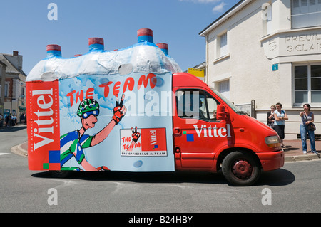 2008 Tour de France-Wohnwagen - van gesponsert von "Vittel" Quellwasser, Frankreich. Stockfoto