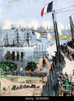 Freiheitsstatue in New York auf das französische Schiff Isere inmitten der jubelnden Massen. Hand - farbige Holzschnitt Stockfoto