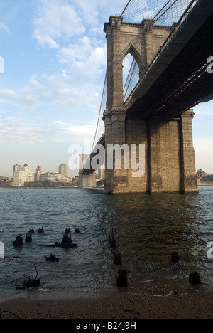 Eine Olafur Eliasson s riesige Wasser-Installationen auf der Brooklyn Bridge in New York Stockfoto