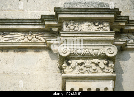 Kirby Hall Northamptonshire UK Detail des elisabethanischen geschnitzten Stein architektonisches ornament Stockfoto