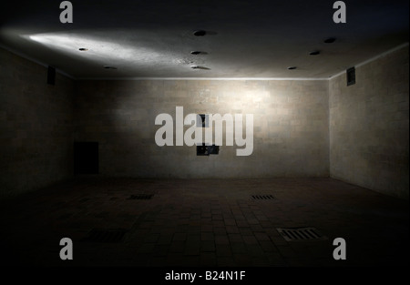 im Inneren der Brausebad Dusche Zimmer Gaskammer in Baracke X in Dachau Konzentration Lager in der Nähe von München, Deutschland Stockfoto