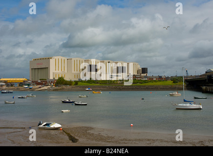 BAE Systems, u-Boot-Werft, Barrow-in-Furness, Blick von Walney Insel über Walney Kanal, Cumbria, England UK Stockfoto