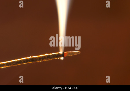 CLOSE UP WEIHRAUCH DUFTENDE BRANDGERUCH Stockfoto