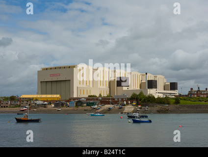 BAE Systems, u-Boot-Werft, Barrow-in-Furness, Blick von Walney Insel über Walney Kanal, Cumbria, England UK Stockfoto