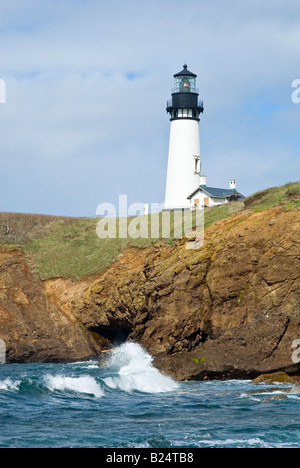 Yaquina Head Leuchtturm auf Felsen Stockfoto