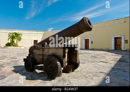 EINE KANONE IN DER FESTUNG VON SAN DIEGO IN DER STADT ACAPULCO IN MEXIKO WURDE DIE FESTUNG BETWEN 1614 GEBAUT UND 1616, DIE STADT ZU SCHÜTZEN. Stockfoto