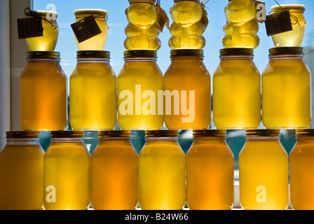 Gläser von Honig in der Fensterbank des Kreditors in Pike Street Market Seattle Washington Stockfoto