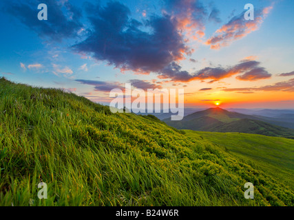 Sonnenuntergang am Bieszczady Gebirge, Polen Stockfoto