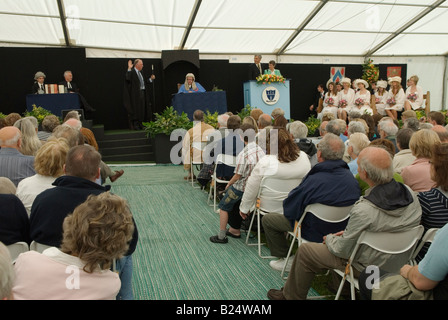 Dunmow Flitch Trial, verheiratetes Ehepaar im Prozess Great Dunmow Essex UK 2008 2000er HOMER SYKES. Stockfoto